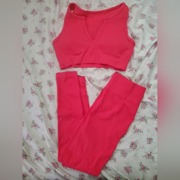 Active wear - Picture 1 of 3